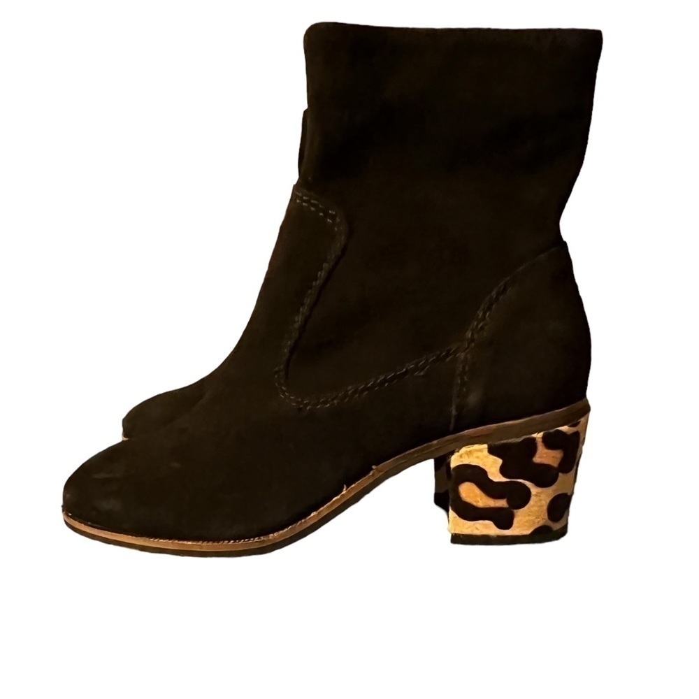Crevo Jade leopard ankle boots, size 6.5